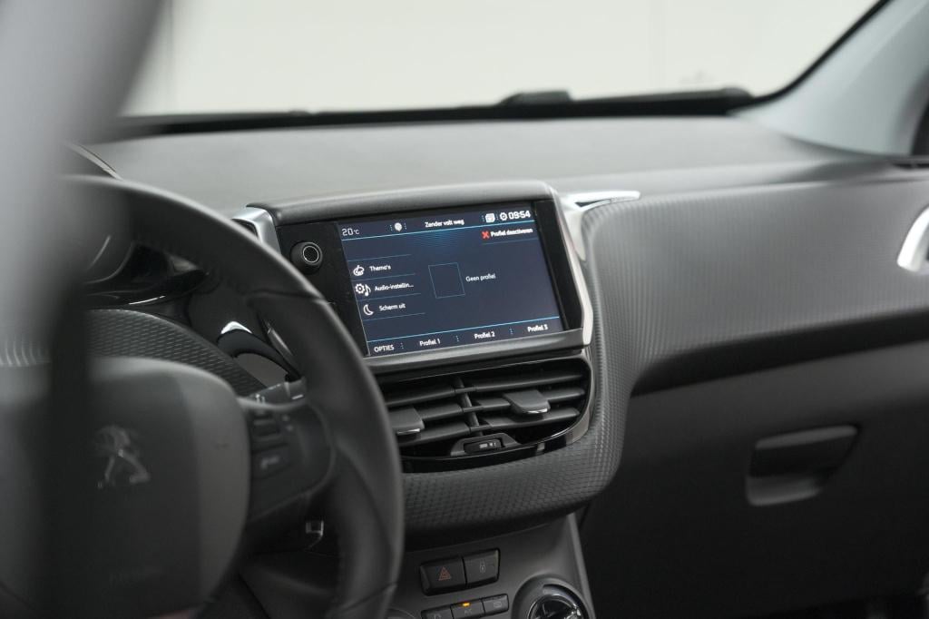 Peugeot 2008 puretech 110 eat6 active | camera | apple carplay | parkeersen