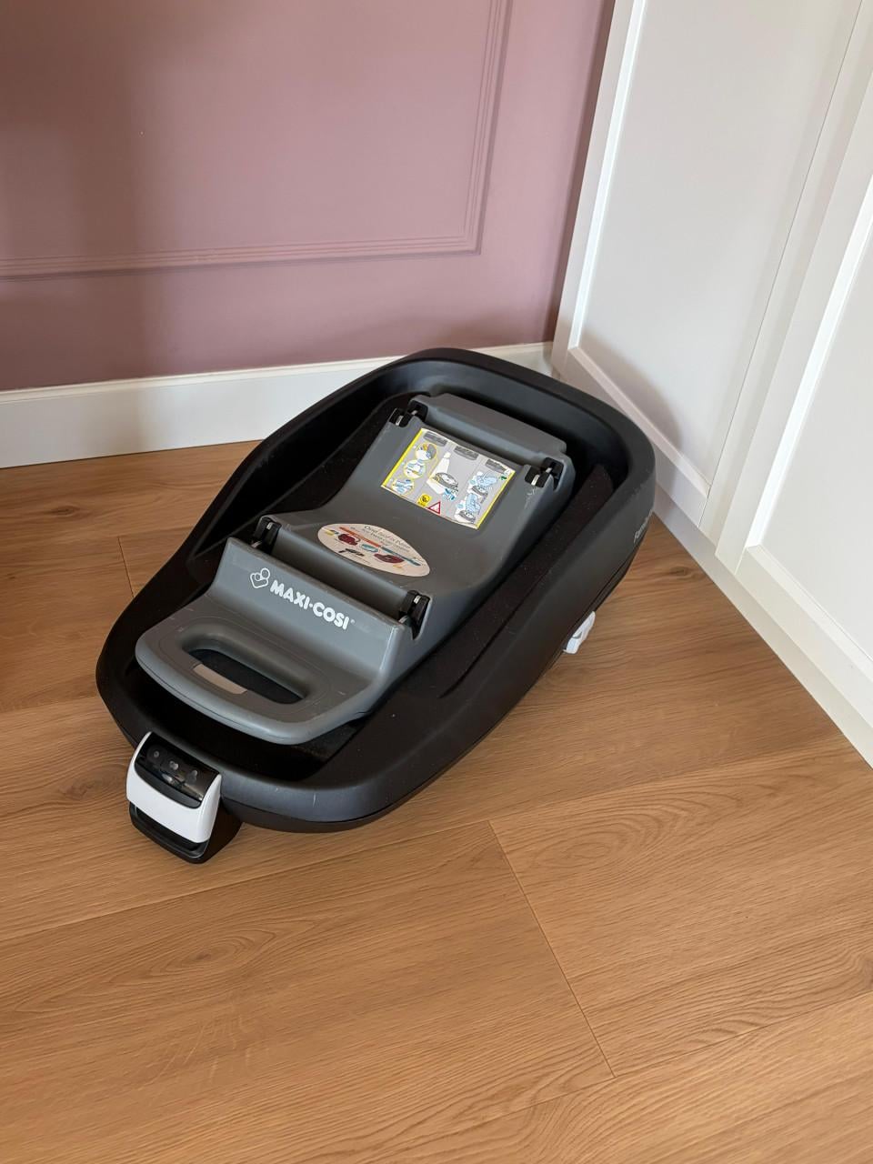 Maxi-Cosi Pebble + FamilyFix isofix base