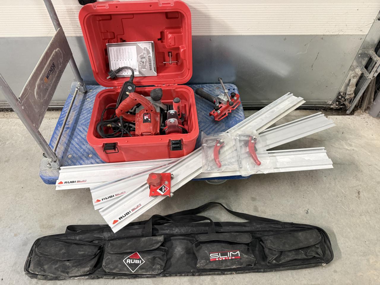 Div gereedschappen tegel en installatie