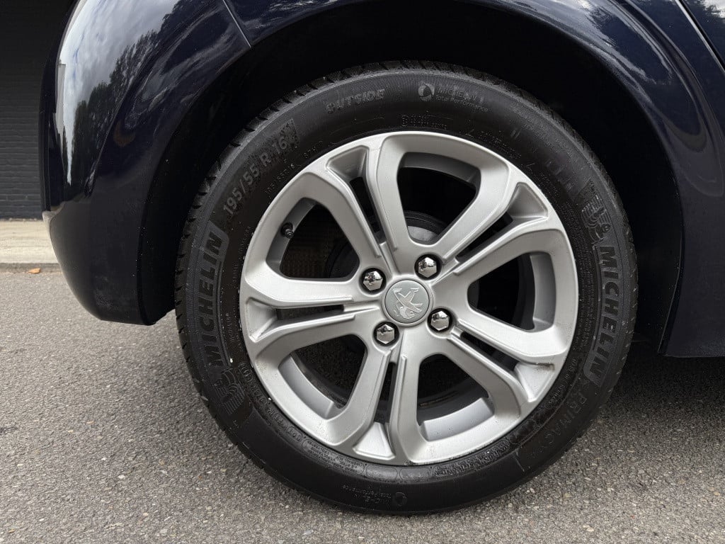 Peugeot 208 1.2 puretech active