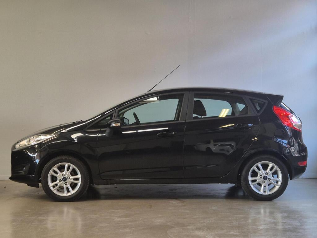Ford Fiesta 1.25 / nieuwe db riem / parkeersensoren / stoelverwarming