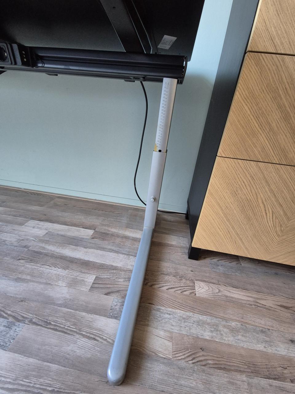 Ahrend bureau in hoogte verstelbaar