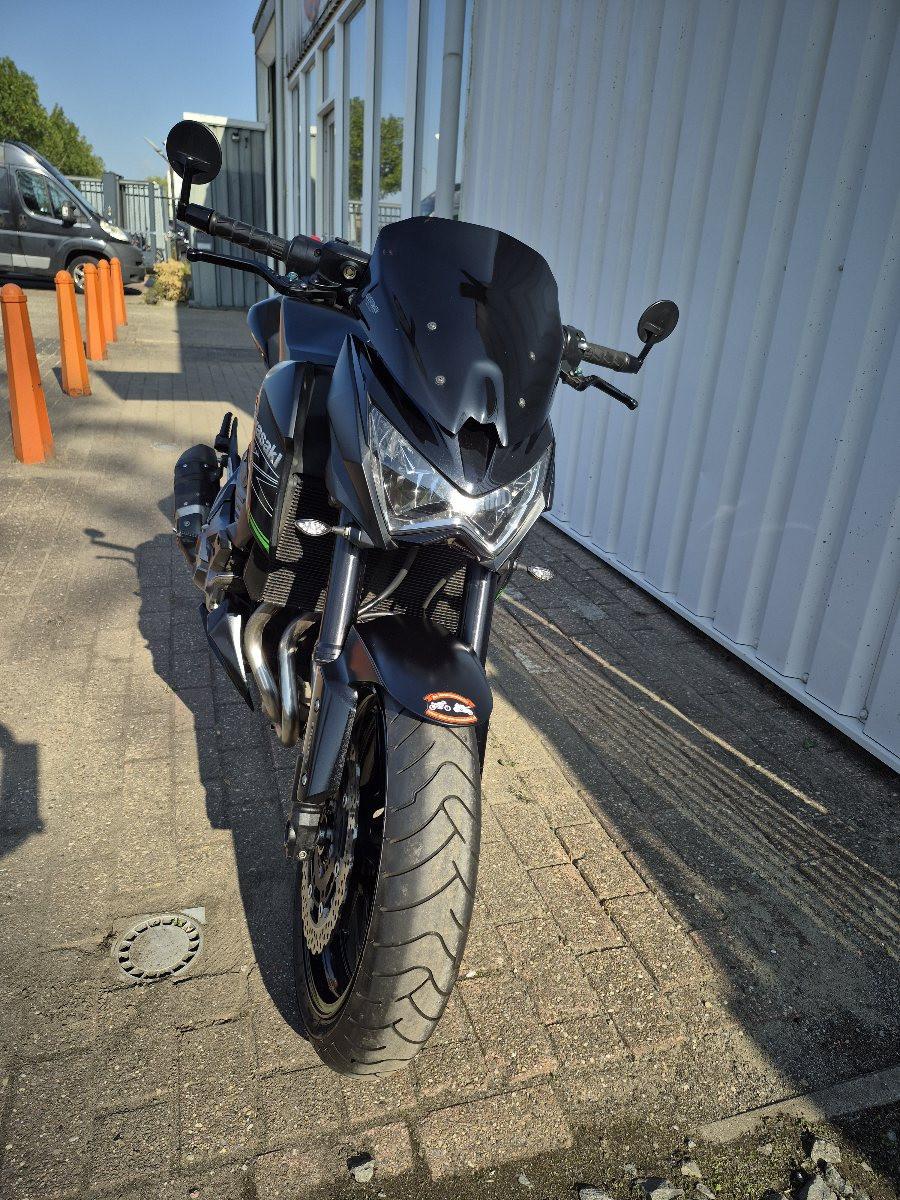 Kawasaki Z800 akra uit 2014, stoere naked bike