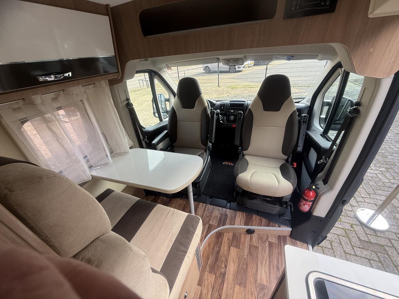 Mc Louis Menfys S-Line Van  ( 5.40m zeer compact, airco,1e eigenaar)