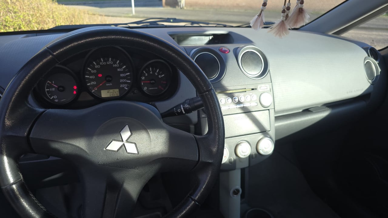 Mitsubishi Colt Cabrio - weinig km - 1 jaar APK