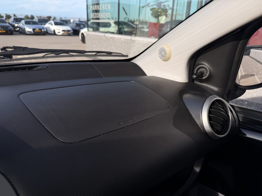 Toyota Aygo 1.0-12v comfort | 5 deurs | automaat | airco | cd - speler | el