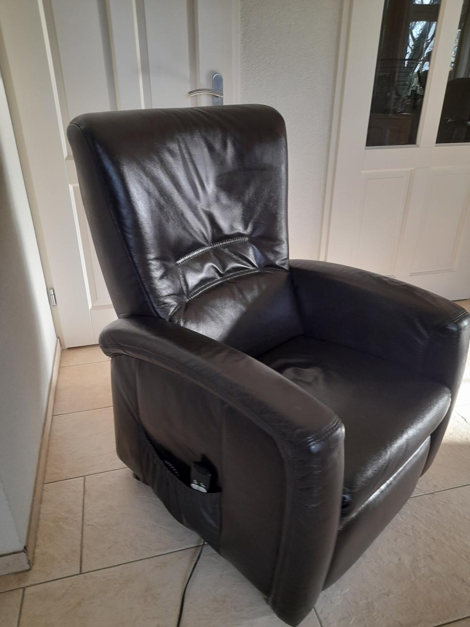 Lederen Sta op stoel  (in goede nette staat ) werkt naar behoren!