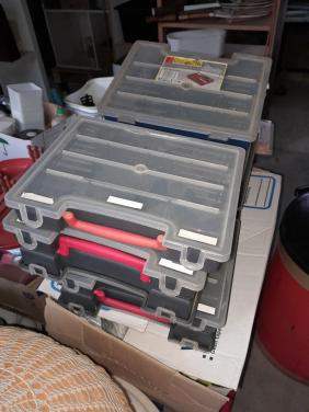 Partij div kunststof hobby koffers en opberg dozen met vakverdeling