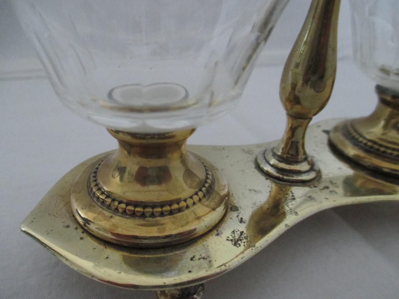 Zeer mooi kristallen dubbel zoutvat , afgewerkt met parelrand aan de voet