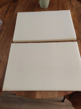 Te koop 2 nieuwe stukken schuimrubber