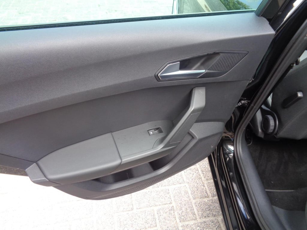Seat Leon Sportstourer 1.5 tsi style business/airco/lm velgen/carplay/pdc/c