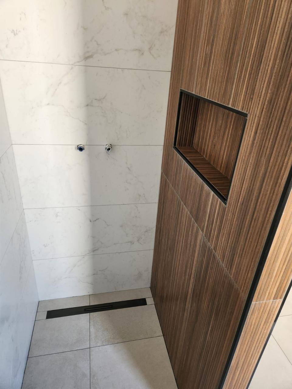 Tegelzetter nodig? Bel/app: 06 21937244 of Mail: jvbtegelzetter@gmail.com