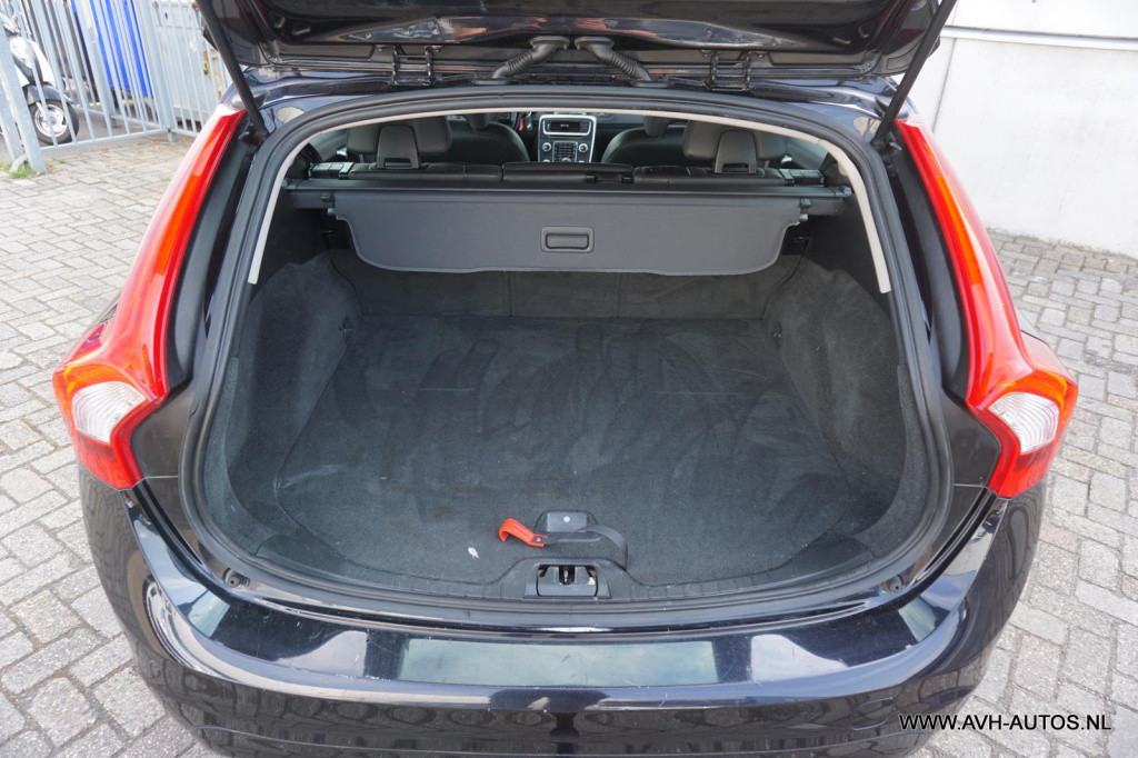 Volvo V60 1.6 d2 r-design