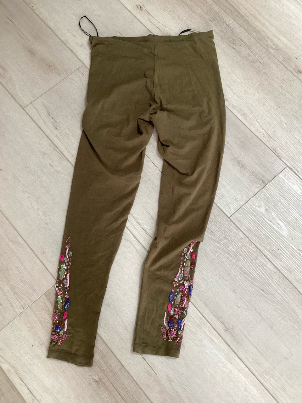 Nieuwe legging met lovertjes en kraaltjes maat L/xl khaki kleur