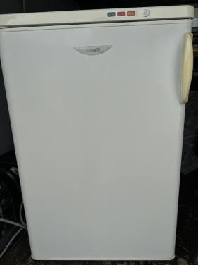 4 laden Vrieskast 85x55 cm. 115 liter energieklasse A schoon en netjes