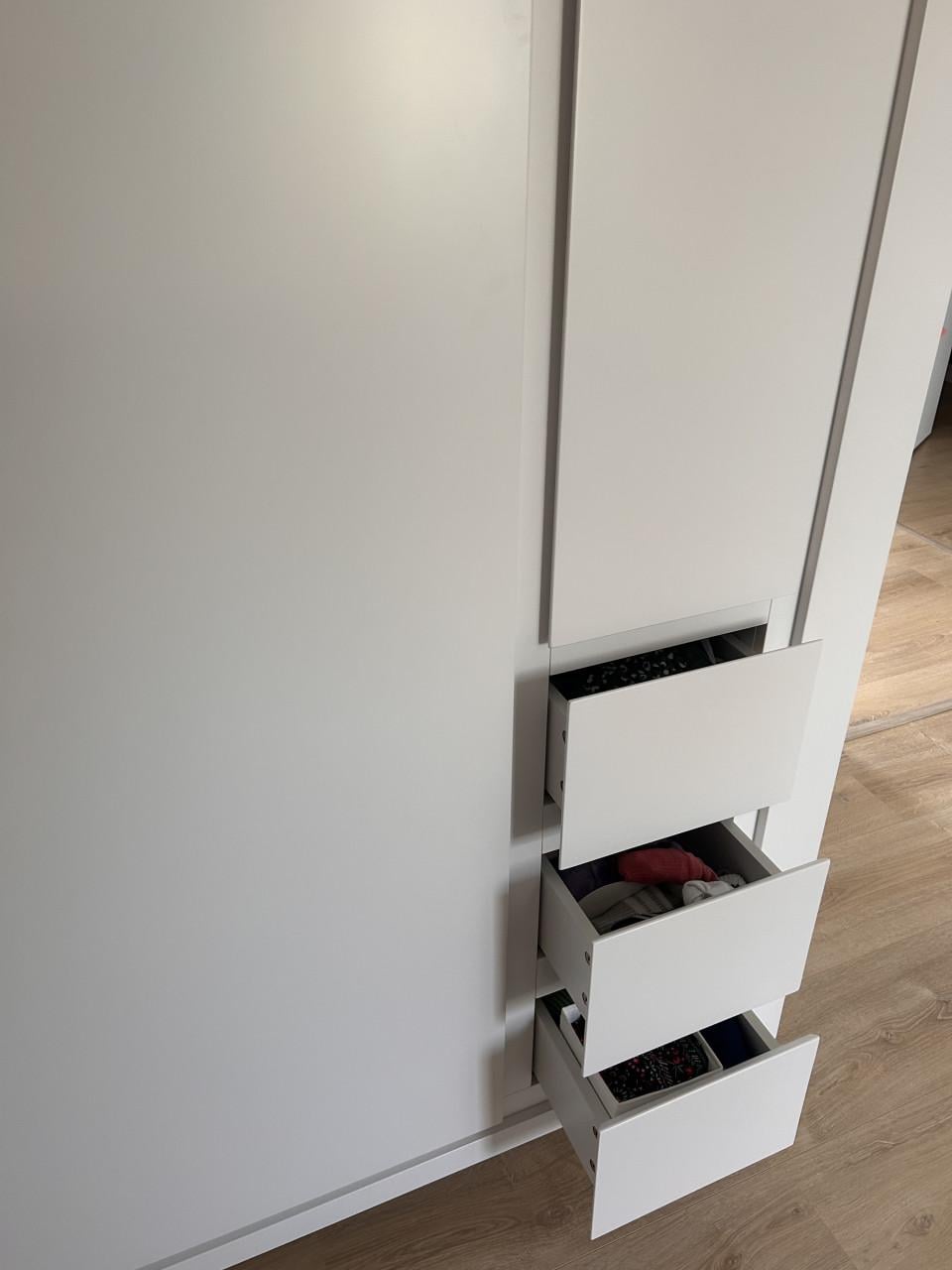 Commode + kast babykamer