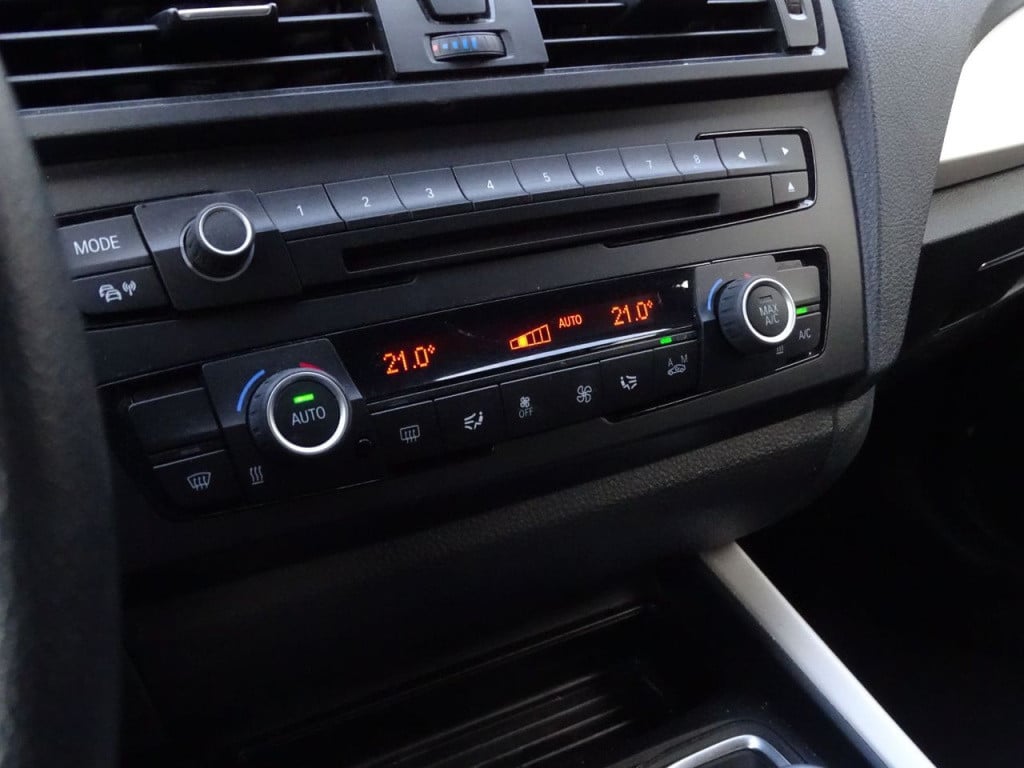 BMW 1 Serie 114i | 18" | bluetooth
