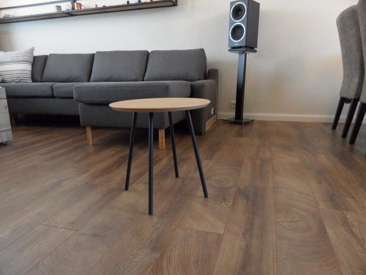 TE KOOP; Prijs aangepast / Set fauteuil, voetensteun, bijzet tafeltje.