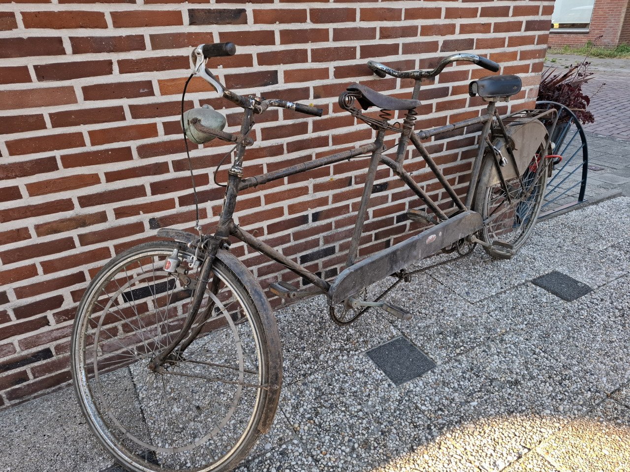 Een gekke oude tandem voor decoratie