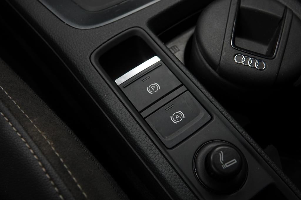 Audi Q3 1.5 tfsi | stoelverw. | trekhaak | pdc |