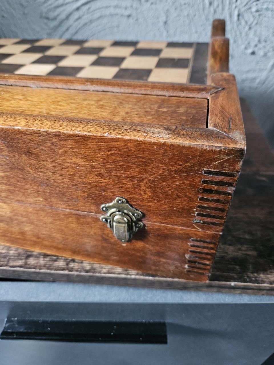 Antieke franse houten dam- en backgammonspel met lade