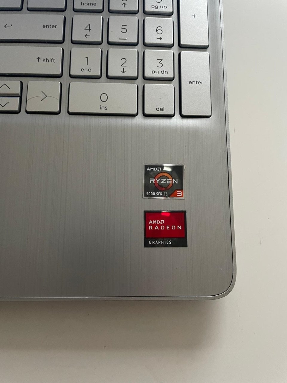 HP 15.6 inch Windows 11 AMD Ryzen 3 SSD Office en een nieuwe sleeve