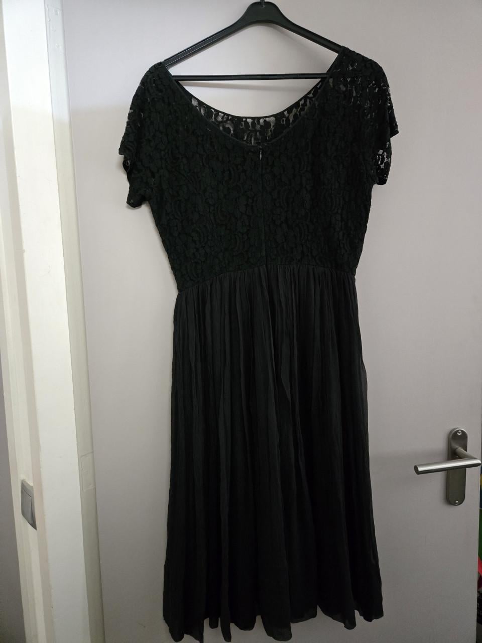 Zwarte midi-jurk van het merk Armand Ventilo, Maat 40