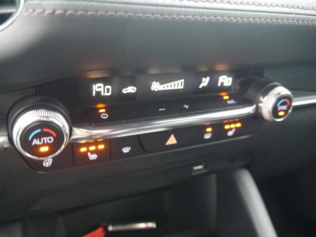Mazda 3 2.0 e-skyactiv-g m hybrid 122 luxury|rijklaar|trekhaak