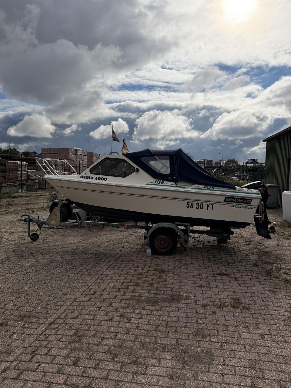 Te koop: Beekman 490 kajuitboot met Mercury 30 PK buitenboordmotor!