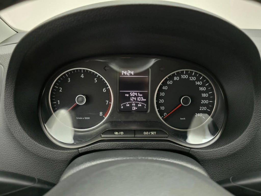 Volkswagen Polo occasion 1.2 tsi in zwart met cruisecontrol en sportieve lo