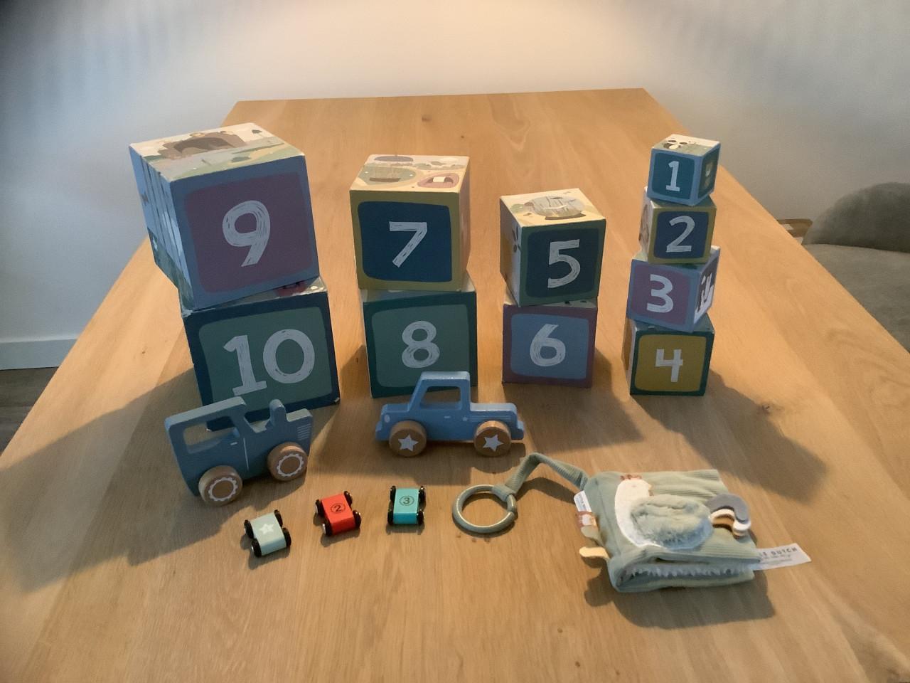 Little Dutch - Stapeltoren, Houten Auto’s, Stoffen Baby Boekje