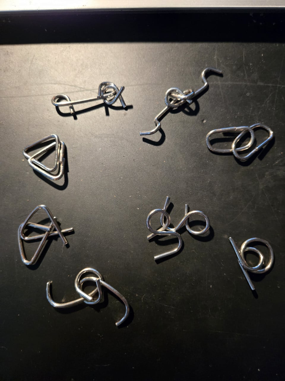 8 metalen IQ-puzzels of breinbrekers.