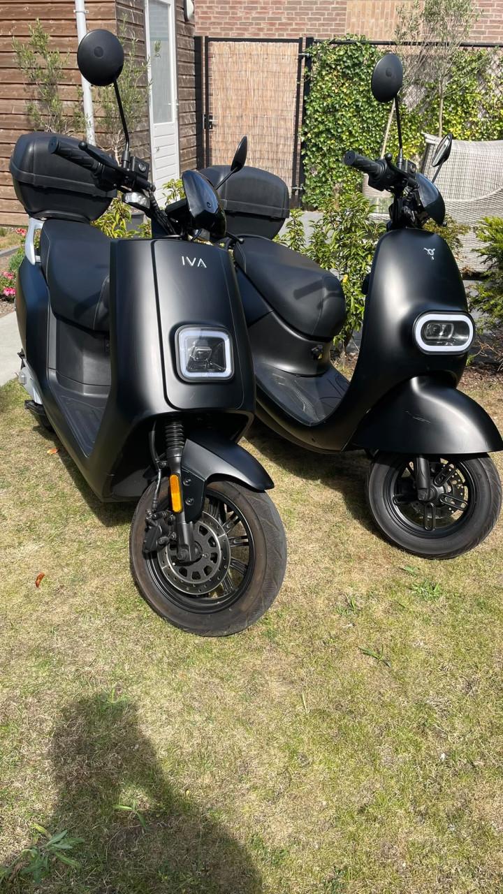 Twee electrische scooters IVA E-go S3 en S5