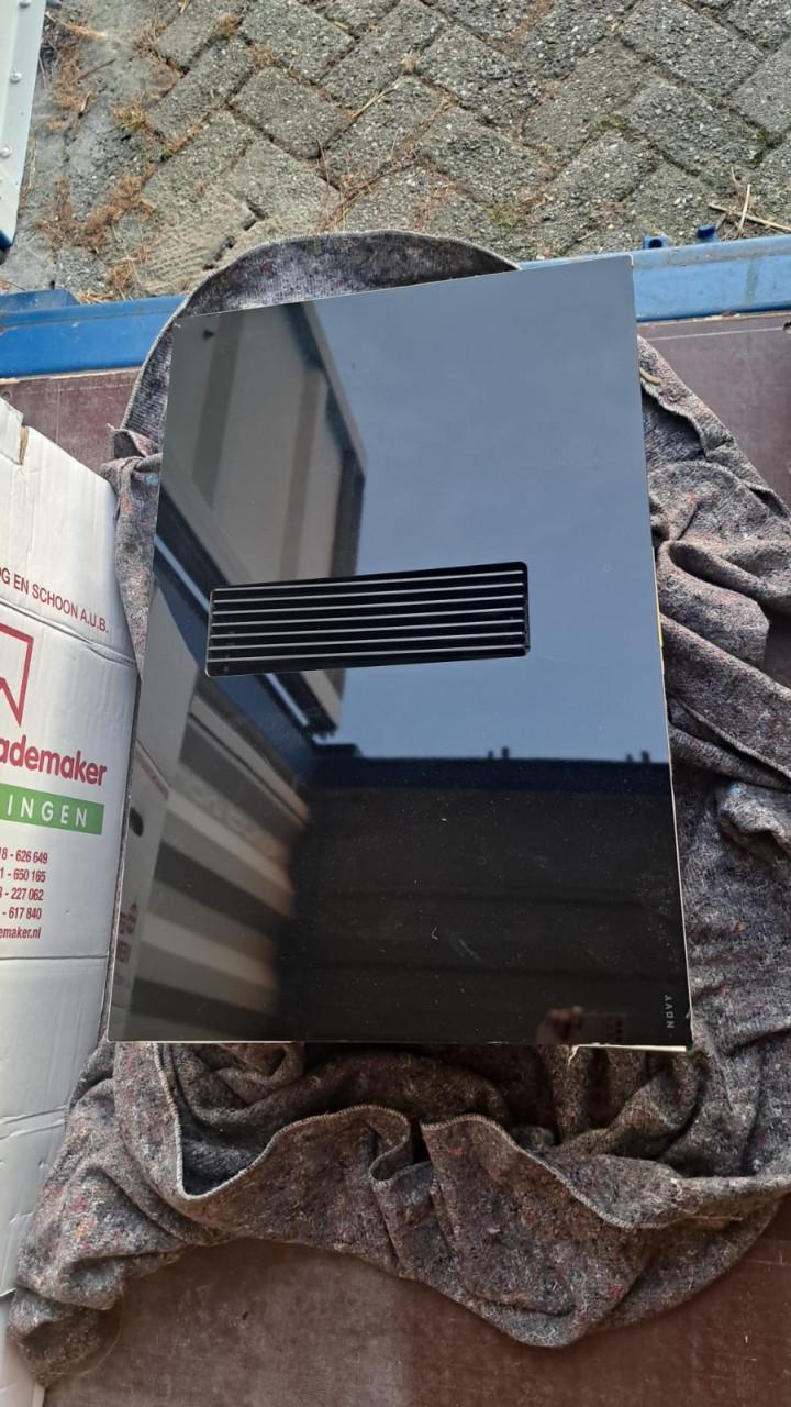 Novy inductiekookplaat met geïntegreerde afzuiging