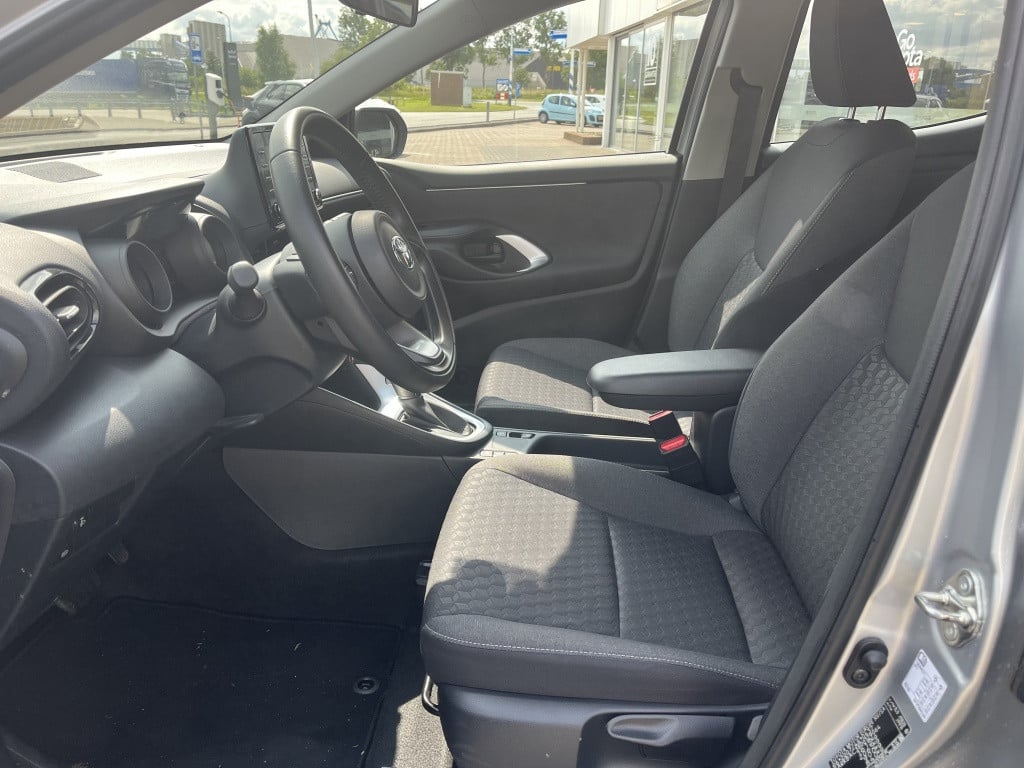 Toyota Yaris 1.5 hybrid dynamic | navi | camera |
