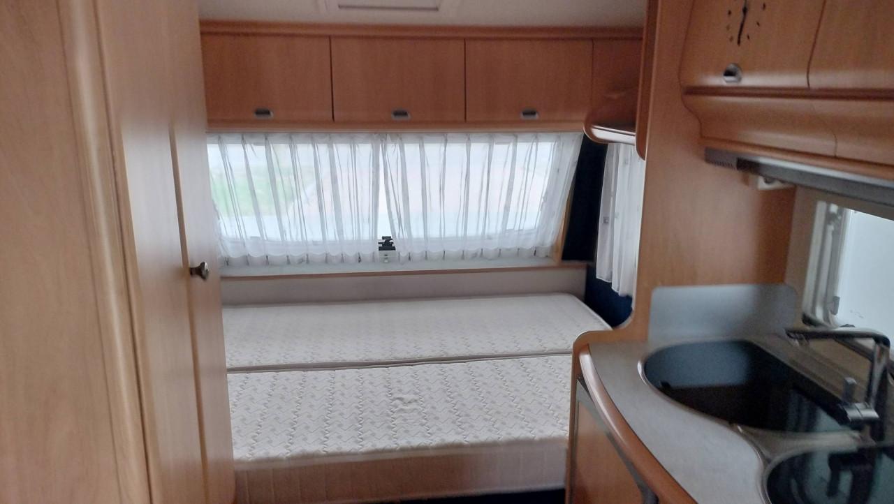 Hobby 400 SB met voortent en luifel