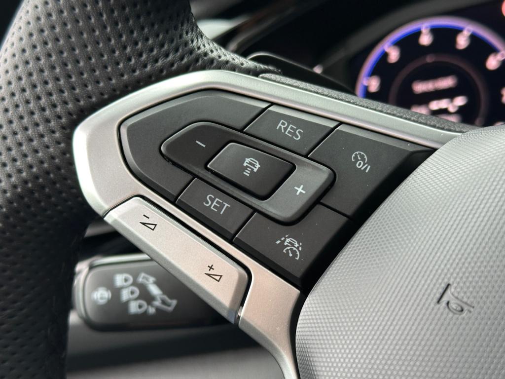 Volkswagen T-roc 1.5 tsi r-line | black style | panoramadak | 19 inch | cam