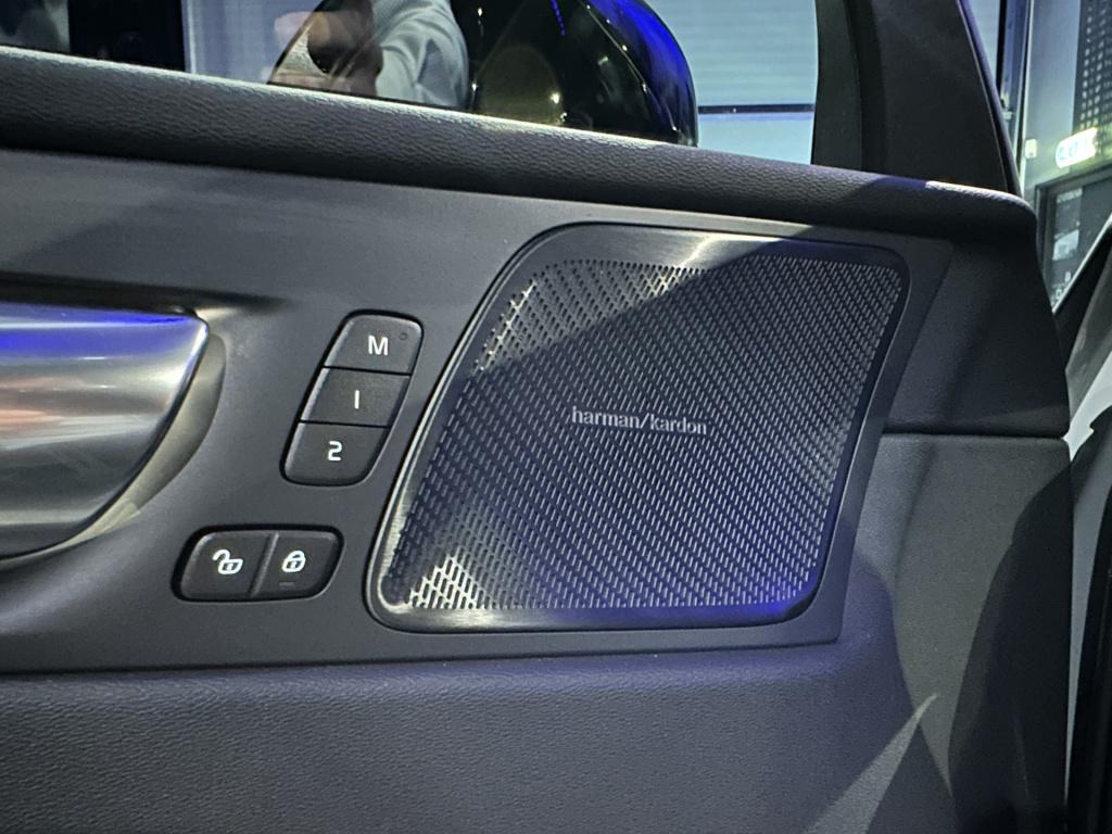 Volvo XC60 2.0 t8 plug-in hybrid awd plus black edition *nieuw model*