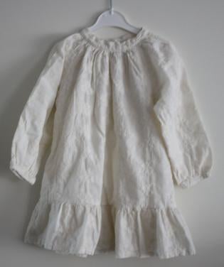 Beige  jurk met geborduurde bloemen maat 104