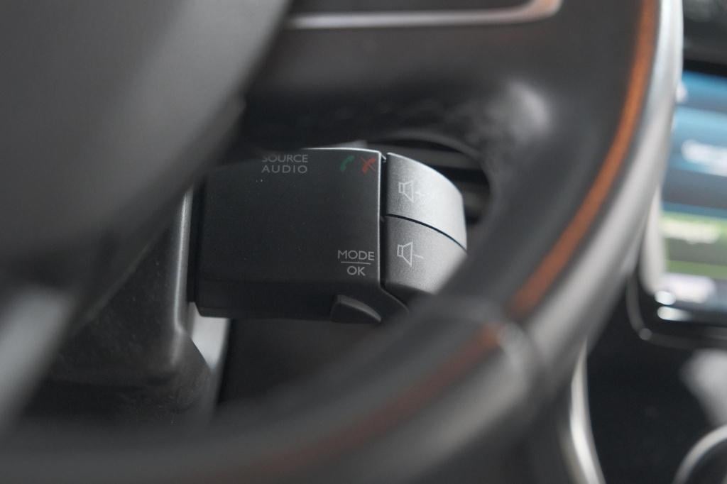 Renault Captur tce 120 edc intens | camera | dodehoekdetectie | navigatie |