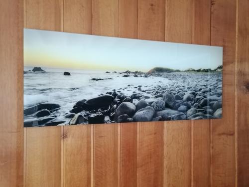 Glazen Wanddecoratie "water met stenen"