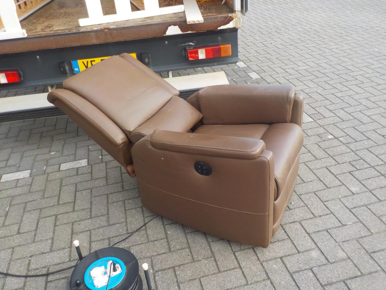 Mooie kwaliteit elektrische leren relax fauteuil met 2 motoren  goede staat