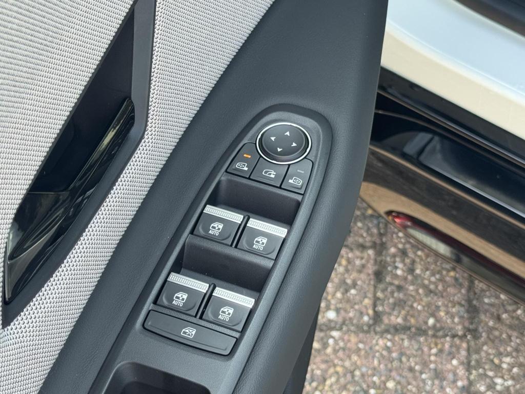 Nissan Micra advance 52 kwh chill interieur