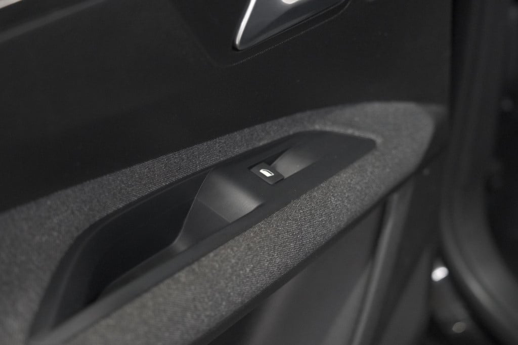 Peugeot 5008 puretech 130 eat8 active pack | 7 zitplaatsen | camera | navig