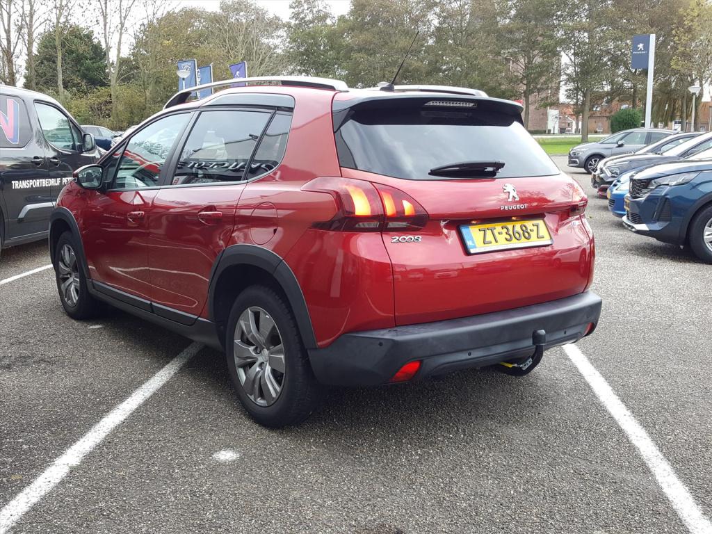 Peugeot 2008 1.2 puretech 110pk signature automaat eat6 navigatie | trekhaa