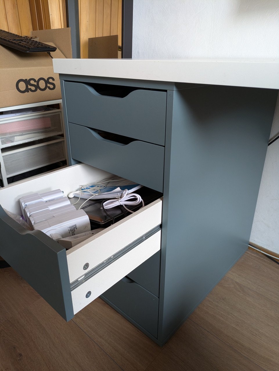 Mooie nette IKEA bureau