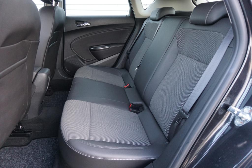 Opel Astra 1.4 turbo cosmo airco / cruise / parkeers. / elektr. ramen / tre