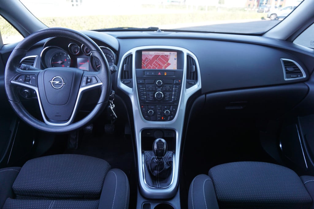Opel Astra sports tourer 1.4 turbo sport airco / cruise / navi / elektr. ra