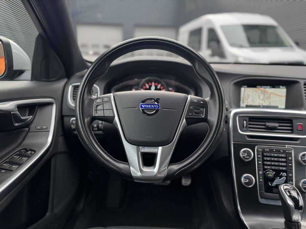 Volvo V60 1.6 t3 r-design nl-auto, automaat incl. trekhaak afneembaar!