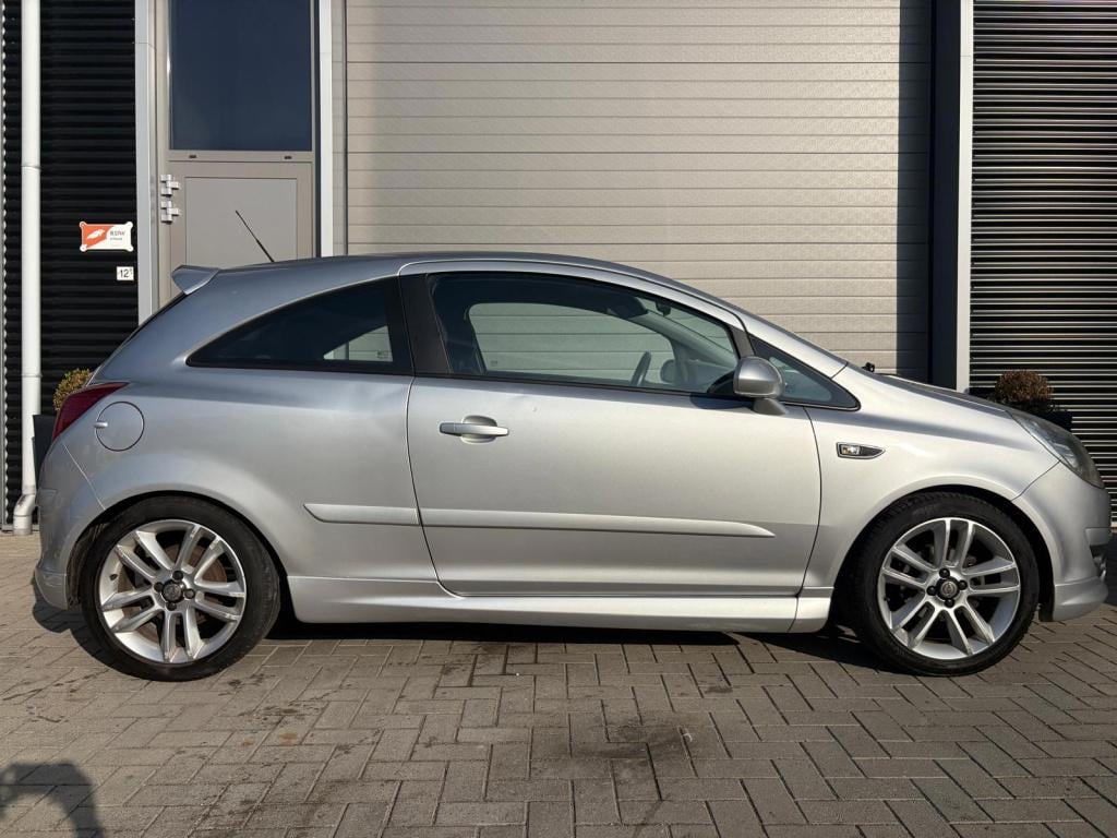 Opel Corsa 1.4-16v sport/opc uitvoering/airco/cruise control/